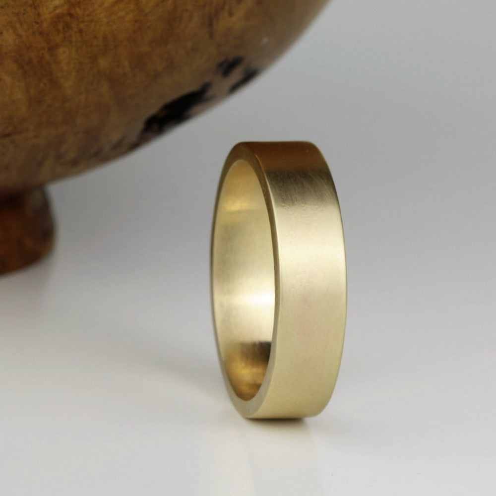 Gold wedding ring band 6mm