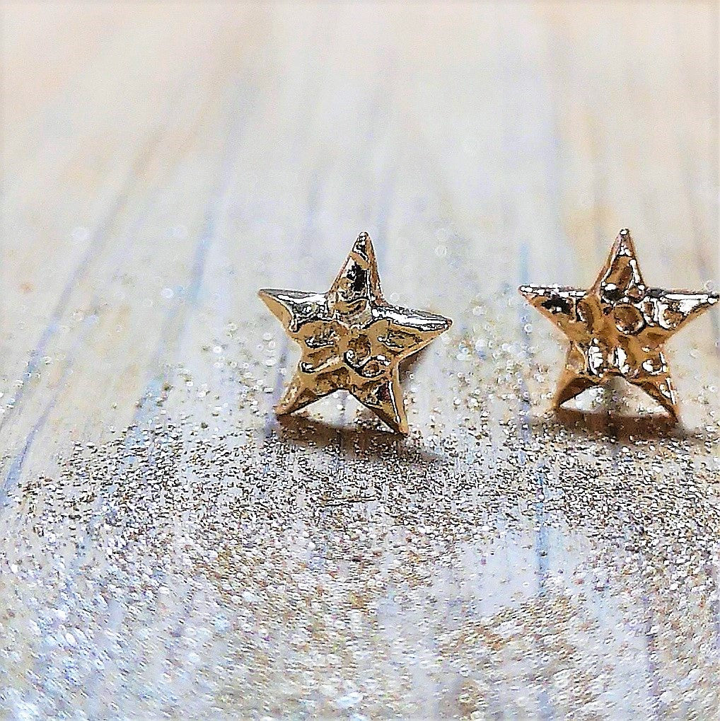 Polished gold star earrings