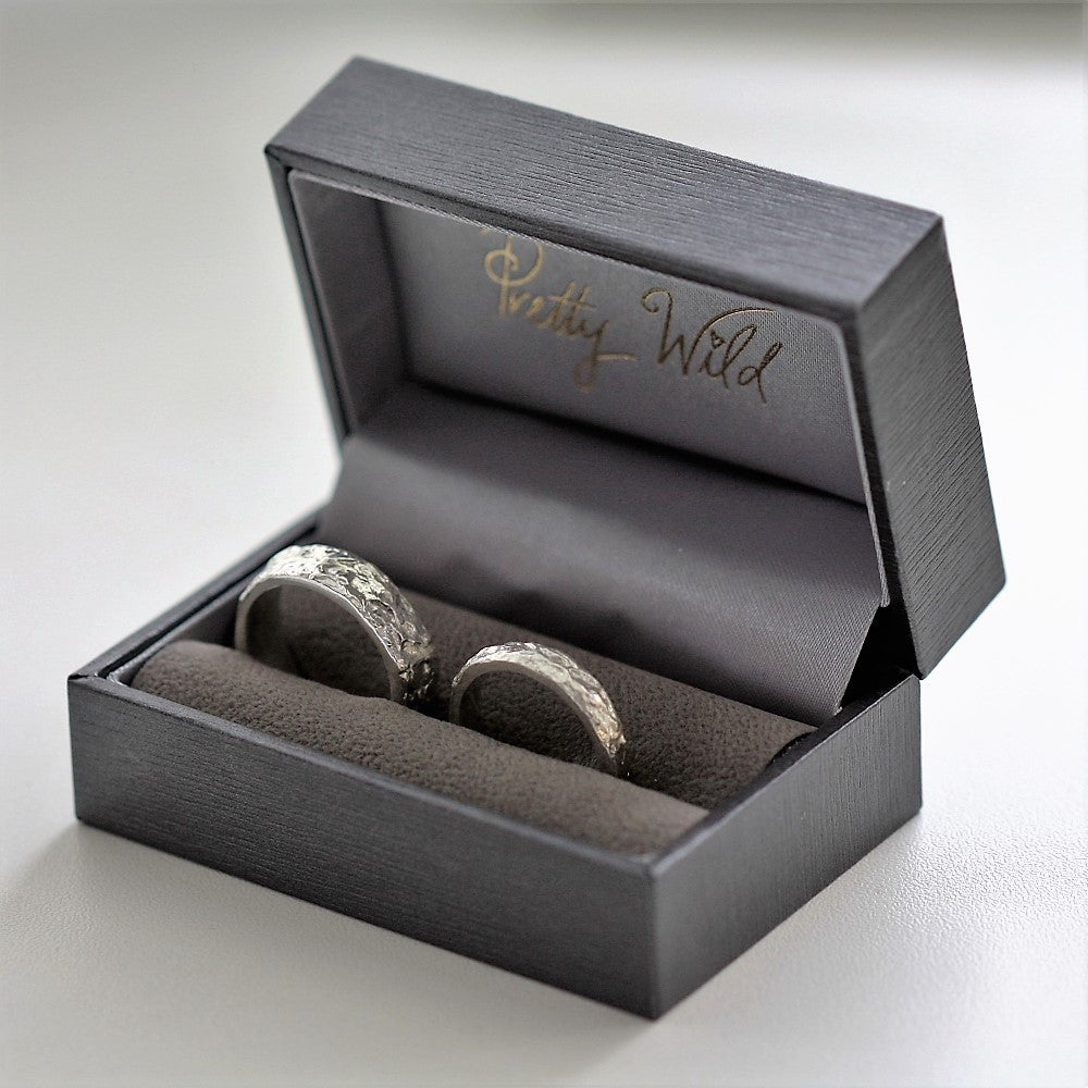 Gorgeous textured Silver treasure island wide ring bands
