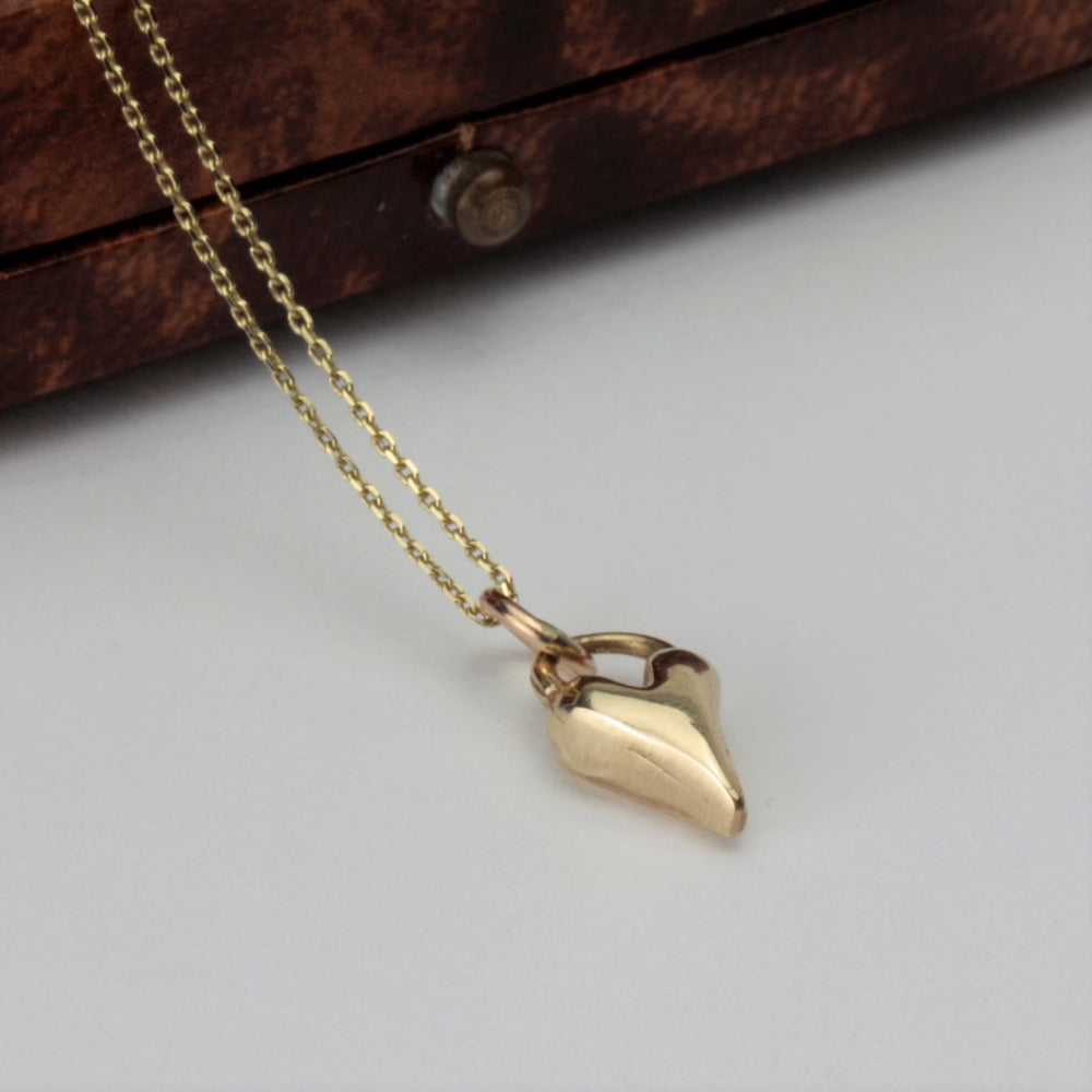 Dainty but chunky a yellow 9ct gold heart necklace